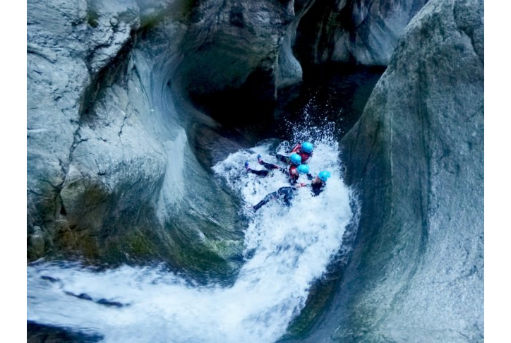 Le canyoning le plus ludique d’Europe : le Llech au cœur des Pyrénées-Orientales
